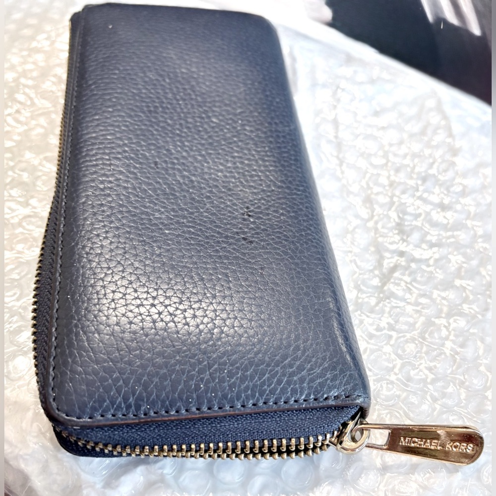 Michael Kors Wallet Navy - Picture 6 of 6